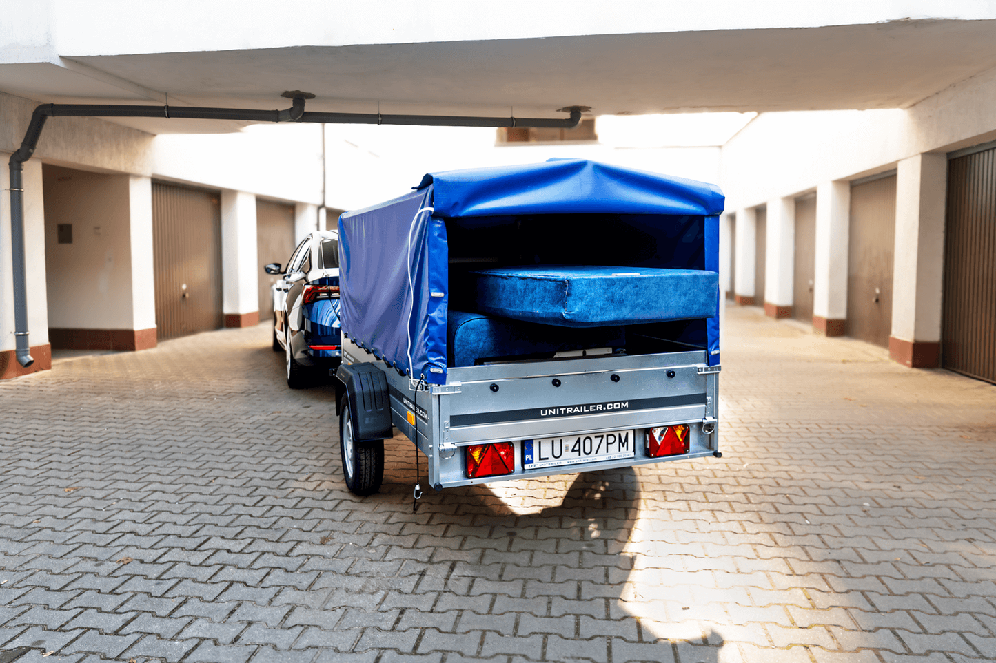 PKW-Anhänger GARDEN TRAILER 230 FD mit Stützrad, 80 cm hohem Spriegel und blauer Plane