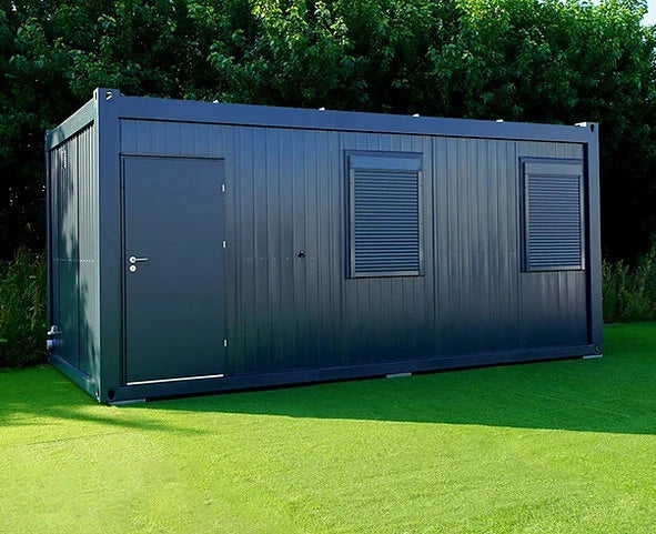 Bürocontainer /6×3 Meter mit Fenstern auf der langen rechten Seite