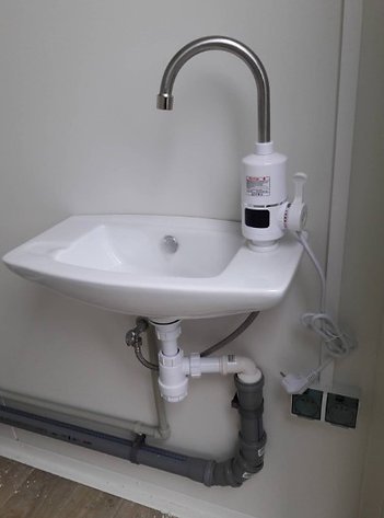 Einfacher Sanitärcontainer WC 130x176x224