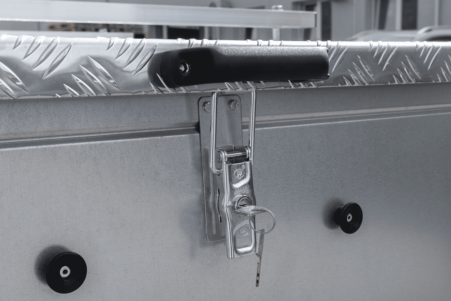 Leichter Anhänger 200x125 UNITRAILER GARDEN 201 KIPP mit BIS-Seitenwänden und Aluminiumabdeckung