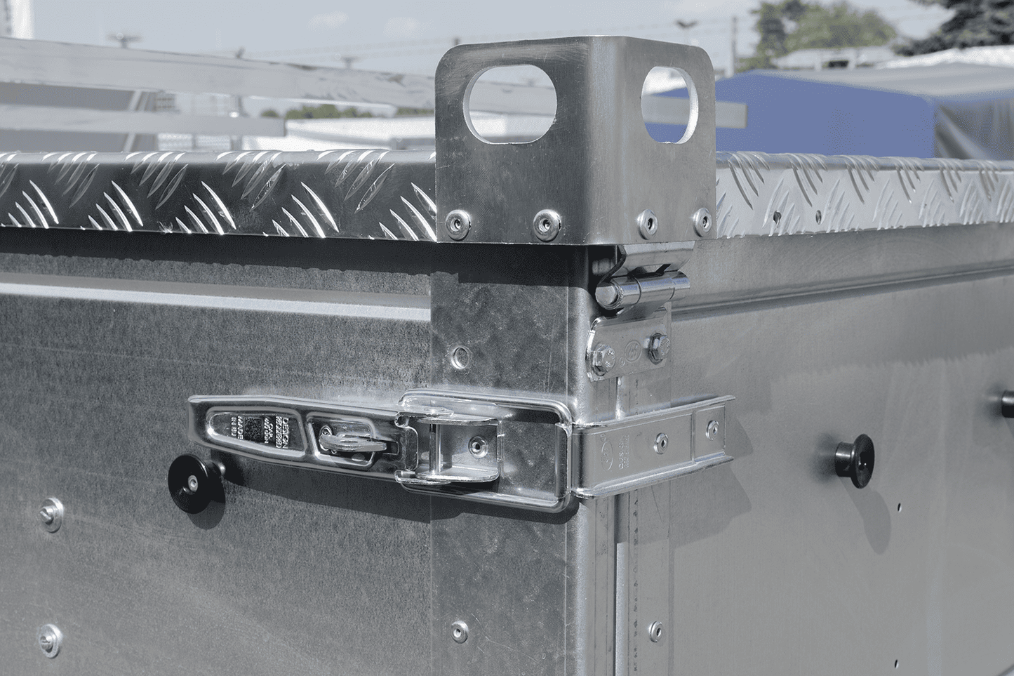 Leichter Anhänger 200x125 UNITRAILER GARDEN 201 KIPP mit BIS-Seitenwänden und Aluminiumabdeckung