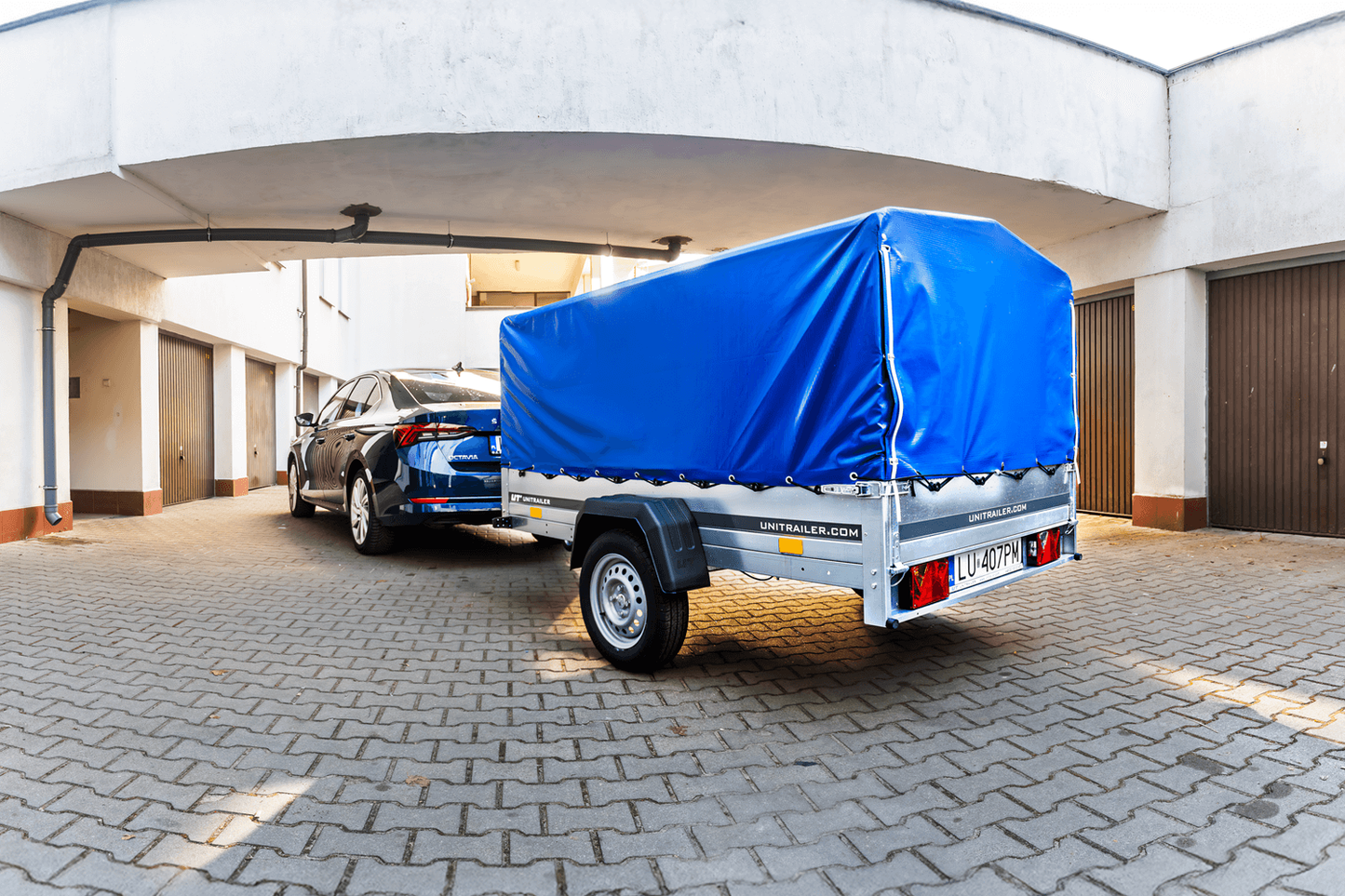 PKW-Anhänger GARDEN TRAILER 230 FD mit Stützrad, 80 cm hohem Spriegel und blauer Plane