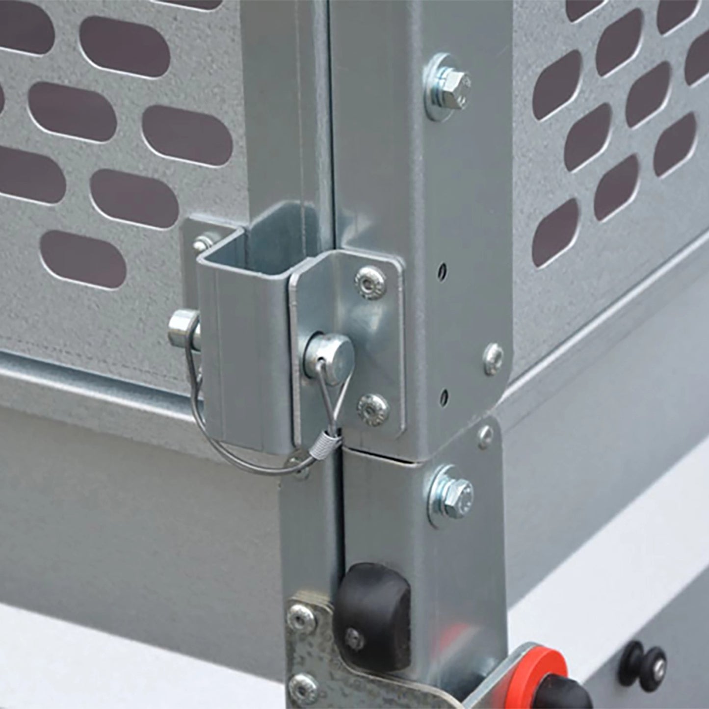 Stema Anhänger Basic 1000 mit Gitteraufsatz